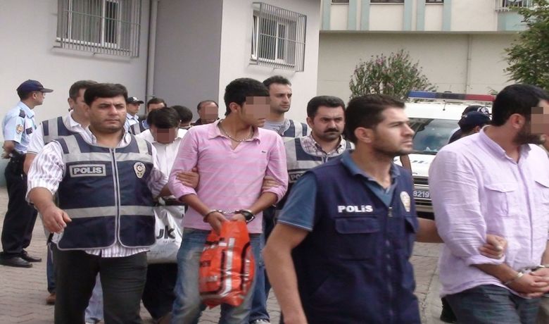 Tefeci Operasyonu Zanlıları Savcılığa Sevk Edildi - Samsun'un Bafra ilçesinde tefecilik yaptığı iddia edilerek gözaltına alınan 8 kişi savcılığa sevk edildi.