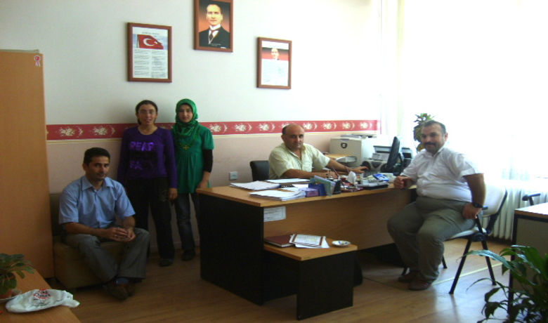 Kız Öğrencilerini Kendi Elleriyle Kayıt Yaptılar - Bafra Aktekke YİBO’dan mezun olan 5 kız öğrenci öğretmenlerinin rehberliğinde Amasya’da kayıt yaptırdı.
