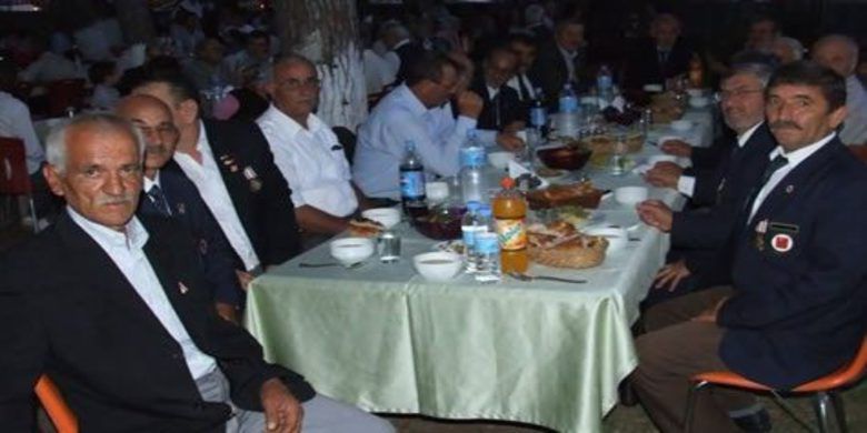 Gazi Ve Şehit Aillerine İftar Yemeği - Gazi ve Şehit Aillerine iftar yemeği