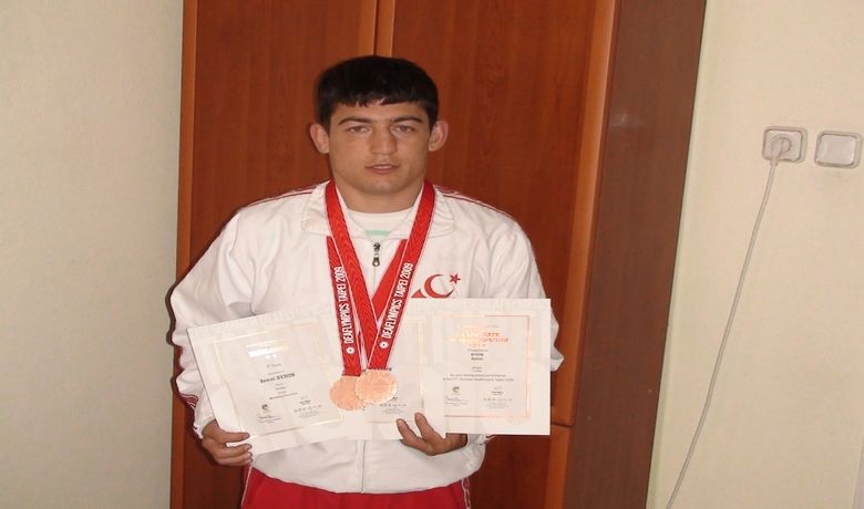 Şenol Aydın Türkiye'nin Gururu Oldu - Bafra İşitme Engellilere Kulübü sporcusu Şenol Aydın,  Türkiye'nin ve Bafra'nın gururu oldu.