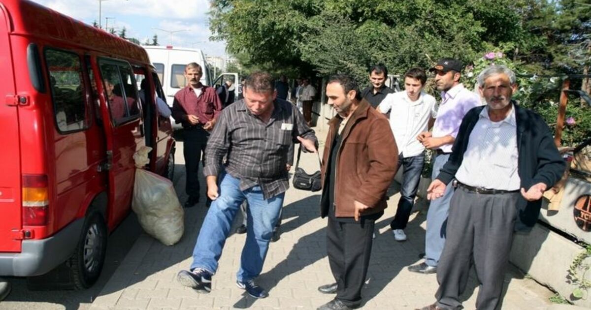 Samsun'da Ukome Kararı Uygulanıyor Polis Şehir Girişlerinde Geniş Güvenlik Önlemleri Alırken, Ukome Kararının Devamı Doğrultusunda İlçe Minibüslerine Şehir Dışında Geçici İndirme-bindirme Yeri Verildi