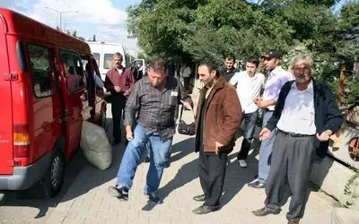 Samsun'da Ukome Kararı Uygulanıyor Polis Şehir Girişlerinde Geniş Güvenlik Önlemleri Alırken, Ukome Kararının Devamı Doğrultusunda İlçe Minibüslerine Şehir Dışında Geçici İndirme-bindirme Yeri Verildi