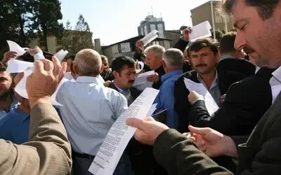 Dolmuşçular Bir Günlük Kontak Kapattı Samsun'da Şehir Merkezine Alınmayan Minibüsçüler Kontak Kapatırken, Yaklaşık 500 Kişi Yürüyüş Düzenleyerek Büyükşehir Belediyesi'ne Dilekçe Verdi