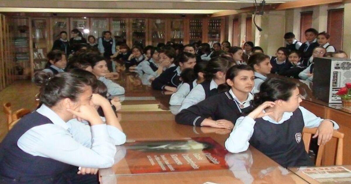 Kız Öğrencilere Meme Kanseri Semineri
