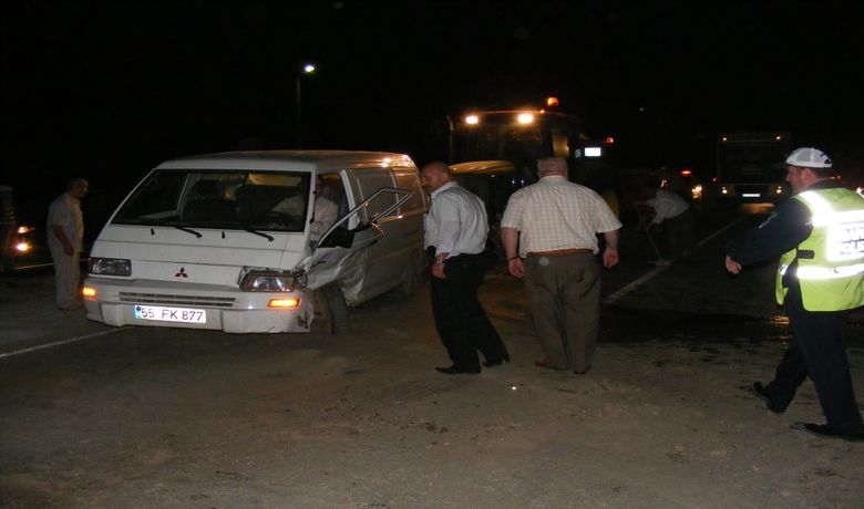 Samsun'da Trafik Kazası: 6 Yaralı - Samsun'un Bafra ilçesinde meydana gelen trafik kazasında 6 kişi yaralandı.