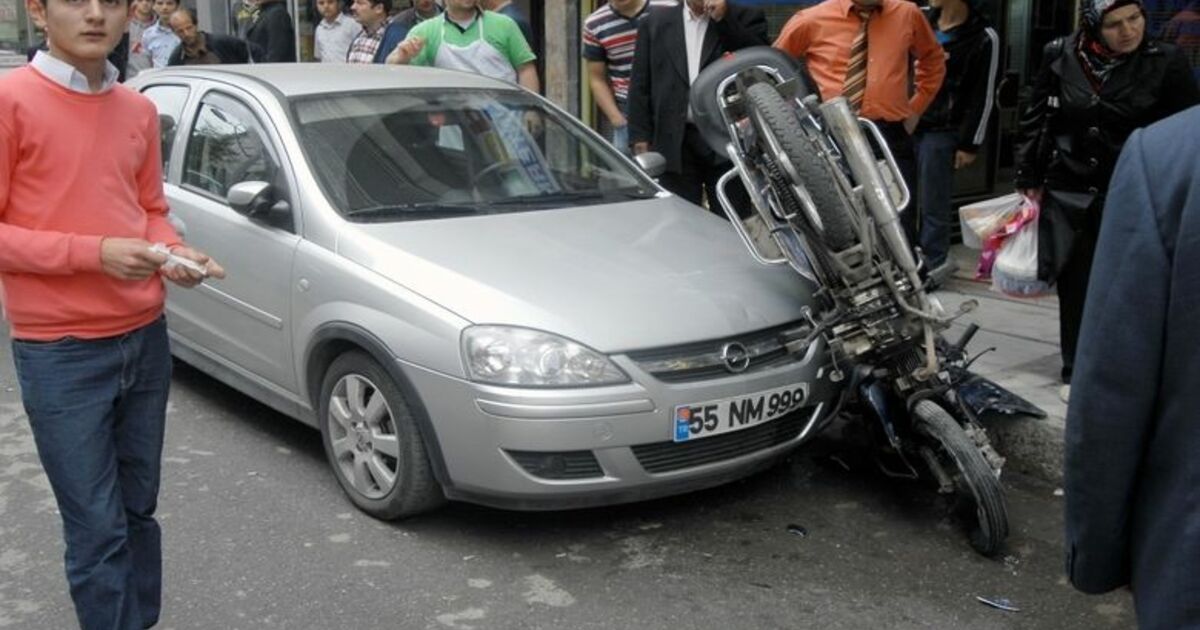 Motosiklet Sürücüsünü Kaskı Kurtardı Bafra Emniyet Müdürü Mahir Erol: "Plakasız Ve Kasksız Motosikletler İle İlgili Mücadele Devam Edecek"
