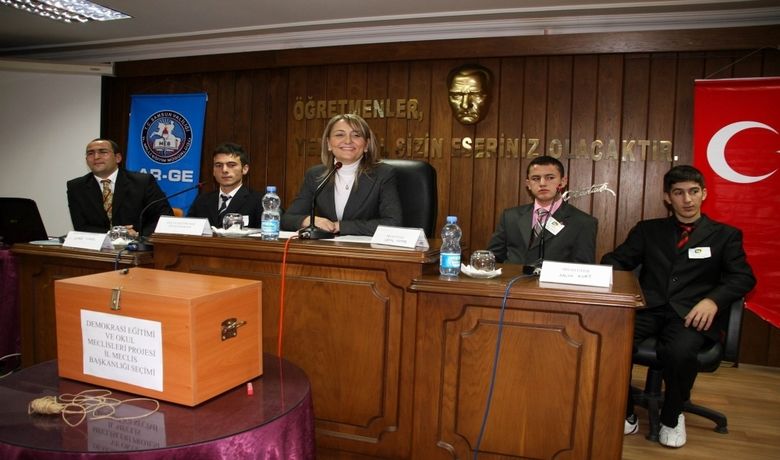 Öğrenci Meclis Başkanı Seçildi - Samsun İl Milli Eğitim Müdürlüğü tarafından "Demokrasi Eğitimi ve Okul Meclisleri Yönergesi" çerçevesinde il öğrenci meclis üyeliği ve başkan seçimi yapıldı.