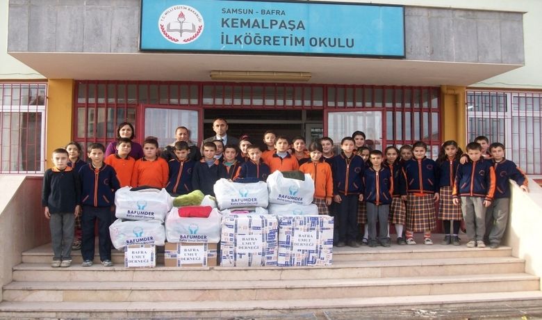 Bafra Umut Derneği Öğrencilerin Umudu Oldu - Samsun'un Bafra ilçesinde faaliyet gösteren Umut Derneği, Bafra Kemalpaşa İlköğretim Okulu öğrencilerine ve öğrenci velilerine kırtasiye, giyim ve çeşitli yardımlarda bulundu.