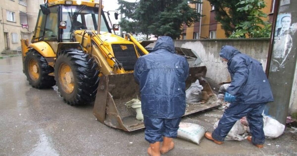 Bafra Belediyesi Moloz Toplama Ekibi Kurdu