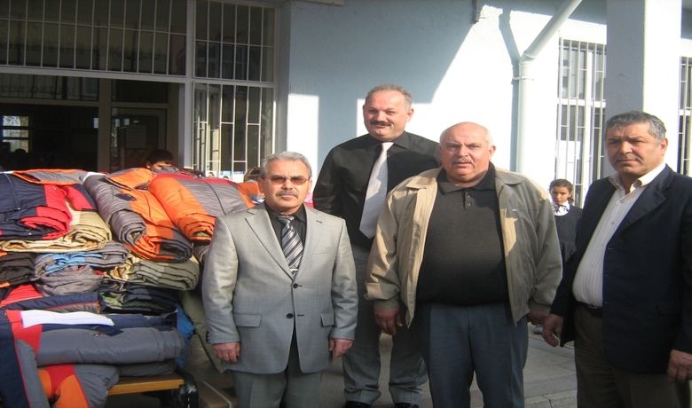 Bafra Ticaret Borsası'ndan Alaçam'a Yardım Eli - Bafra Ticaret Borsası tarafından Alaçam İlköğretim Okulu öğrencilerine kışlık ve kırtasiye yardımında bulunuldu.