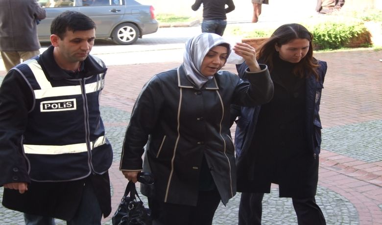 Bakü'de 2 Kişiyi Öldürdüğüİddia Edilen Kadın Tutuklandı - Azerbaycan'ın başkenti Bakü'de 2 kişiyi öldürdüğü iddiasıyla 6 yıldır aranan ve Samsun'un Bafra ilçesinde yakalanan kadın tutuklandı.