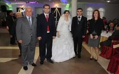 Başkan Şerif Ün'ün Mutlu Günü Belediye Başkanı Şerif Ün'ün Oğlu Oğuzhan Ün, Melahat Kılıç'la Evlendi Kavak Belediye Başkanı Şerif Ün: "İki Seçim Geçirdim, Bu Kadar Heyecanlandığımı Hatırlamıyorum"