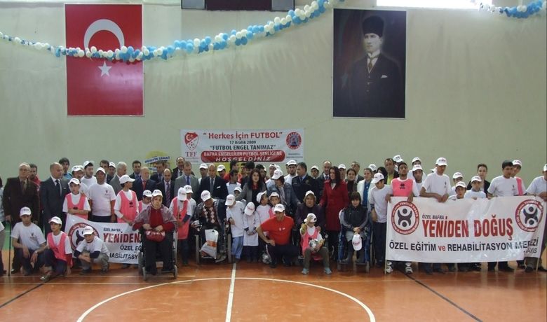 Tff'den Engellilere “futbol Engel Tanımaz” Şenliği - Samsun'un Bafra ilçesinde Bafra'da yaşayan engellilere yönelik “Futbol Engel Tanımaz” projesi adı altında futbol şenliği yapıldı.