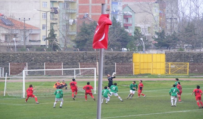 Tff 3. Lig Bafra Belediyespor: 3 - Ünyespor: 1 - TFF 3. Lig 4. Grup'ta mücadele eden Bafra Belediyespor, Ünyespor'u 3-1 mağlup etti.