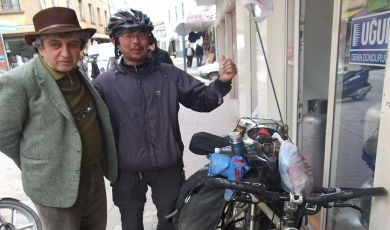 Bisikletli Japon Bafra`da - Japonya`dan 8 ay önce bisikletle dünya turuna çıkan Japonyalı Takuya Shuto Bafra`ya geldi.