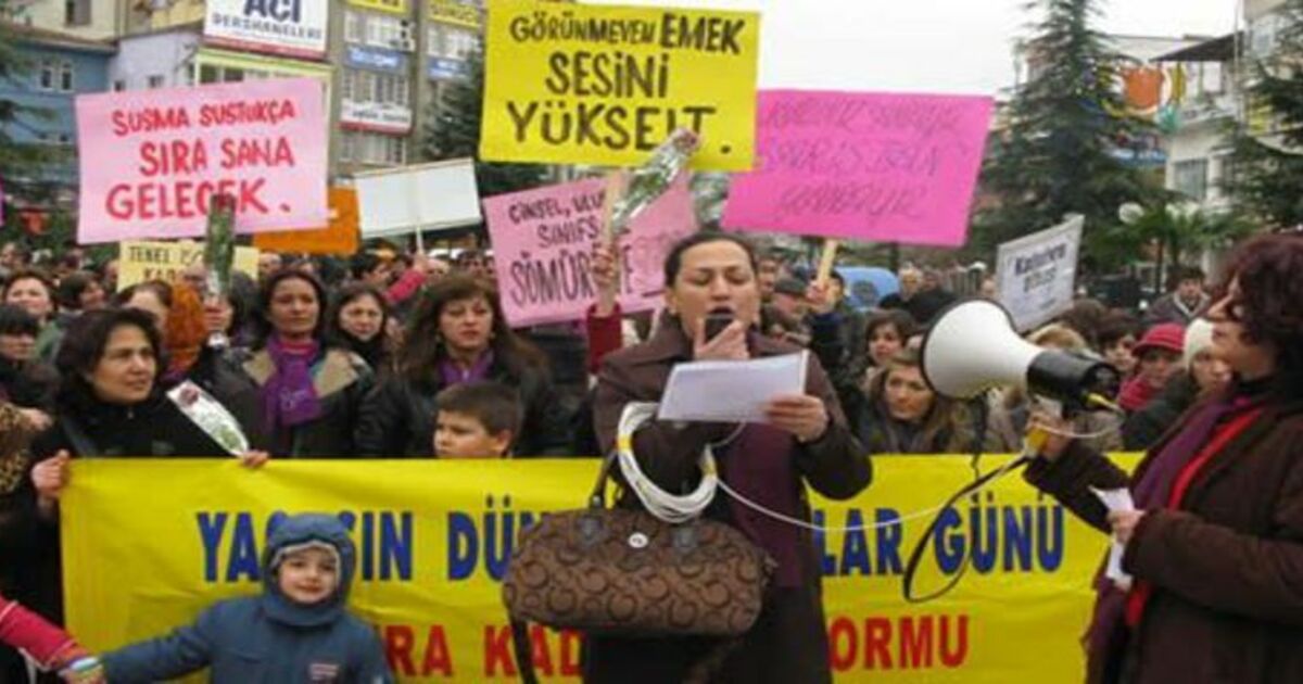 Kadınlar Tekel İşçileri İle Beraber Yürüdü