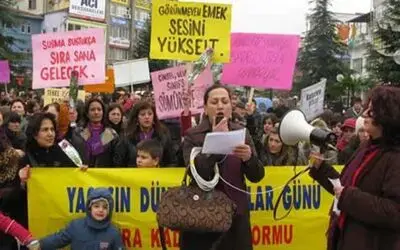 Kadınlar Tekel İşçileri İle Beraber Yürüdü
