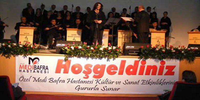 Medibafra`dan Sanata Büyük Destek - Özel MediBafra  Hastanesi 14 Mart Tıp Bayramı ve onu takip eden Sağlık haftası etkinlikleri çerçevesinde Bafra Belediyesi Kültür Merkezinde Türk Sanat Müziği Konseri düzenledi.