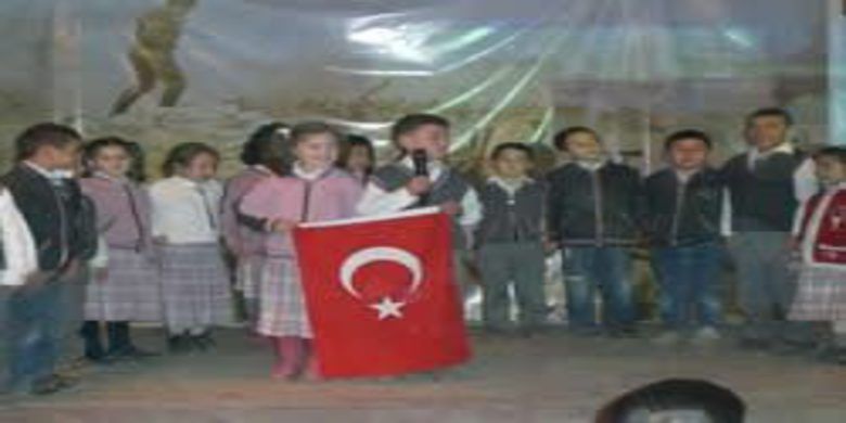 Üçpinar İlköğretimde Şehitlerimiz Anildi - Üçpınar İlköğretim Okulunda,1915 yılında Çanakkale Savaşı`nda ebediyete uğurladığımız şehitlerimiz ve o günden bugüne kadar vatan savunmasında yitirdiğimiz tüm şehitlerimiz anısına 18 Mart Çanakkale Şehitlerini Anma Programı düzenlendi.
