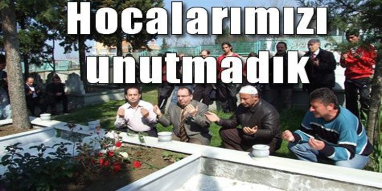 Sedat Gezer Ve İsmail Kurt Anıldı - 2 Yıl önce bir silahlı saldırı sonucu hayatını kaybeden Bafra Belediyespor teknik direktörü Sedat Gezer ve kaleci antrenörü İsmail Kurt mezarları başında anıldı.