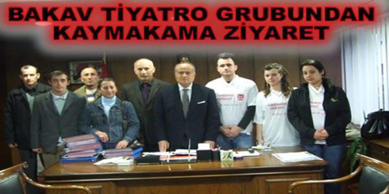 Tiyatroculardan Kaymakam Boyacı`ya Ziyaret - Bafra Kültür Araştırma Vakfı ( BAKAV ) 27 Mart Dünya Tiyatro Günü anısına Bafra Kaymakamı Ayhan Boyacı`yı ziyaret etti.