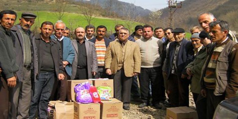 Asmaçam Köyünde Paraziter Hastalıklar Anlatıldı - Bafra`ya Bağlı Asmaçam Köyünde, Bafra Sağlık Grup Başkanlığı Eğitim Şubesi Elemanları Tarafından Köy Halkına Ve Öğrencilerine `Hijyen, Paraziter Hastalıklarla Bulaşma Yolları, Kuduzla Mücadele Ve Kadınlara Kendi Kendine Meme Muayenesi` Anlatıldı.