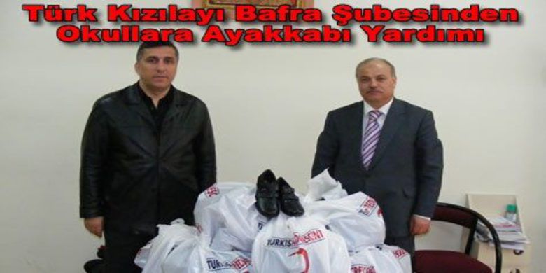 Okullara 227 Çift Ayakkabı Yardımı Yapıldı - Göreve geldiği ilk günden bugüne kadar yaptığı çalışmalarla, sosyal etkinliklerle,sivil toplum örgütleri ile kurduğu işbirliği ile takdir toplayan Türk Kızılayı Bafra Şube Başkanı Osman Genç ve Yönetimi şimdide okullara ayakkabı yardımında bulunuyor.