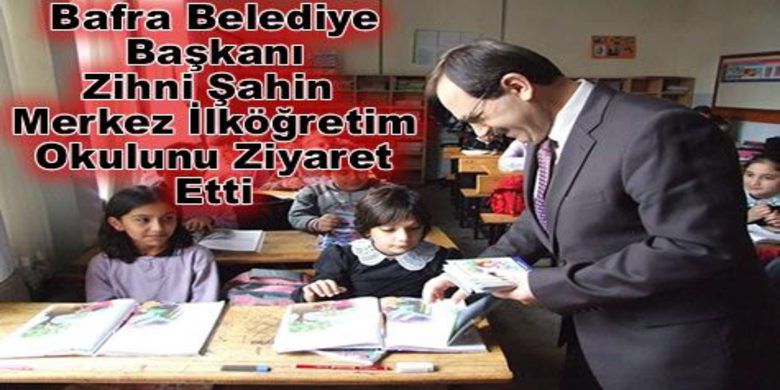 Şahin`den Öğrencilere Ziyaret - Bafra Belediye Başkanı Zihni şahin İlçede bulunan Merkez İlköğretim Okulunu ziyaret ederek Dünya Su Günü nedeniyle hazırlanan kitapçığı öğrencilere dağıttı.