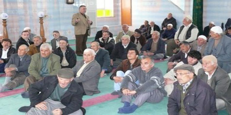 Bafra Örencik Köyü`nde Halk Eğitim Smineri - Örencik Köyünde, Bafra Sağlık Grup Başkanlığı Eğitim Şubesi elemanları tarafından `Kanser ve Kuduz` hastalığı ile ilgili seminer verdi.