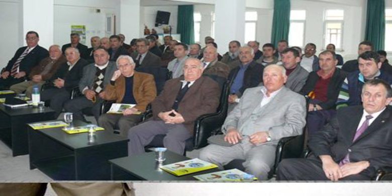 Ferbanal L OrganikGübre Bafra`lı Çiftçiye Tanıtıldı - Ekosistem Gübre Sanayi Turizm İnşaat Yatırım Ticaret A.Ş. Yönetim Kurulu başkanı Selim Kalyoncu,`Ferbanat L Organik sıvı gübrenin her damlası doğal bereket sıvısıdır.