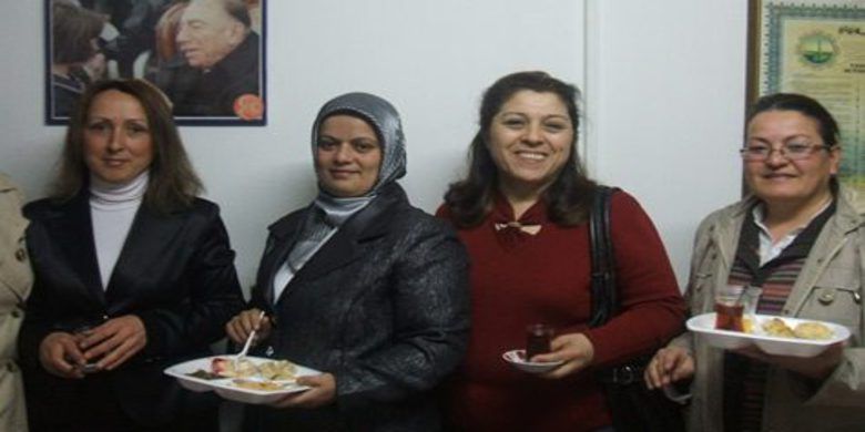 Mhp Kadın Kolları`ndanMahalle Temsilcilerine Seminer - MHP`nin bünyesinde oluşturduğu siyaset ve liderlik Okulunun il-ilçe belde parti yöneticilerine yönelik Ankara`da düzenlenen `Yönetici Eğitimi Semineri` programına MHP Bafra Kadın Kolları yöneticileri de katıldılar.