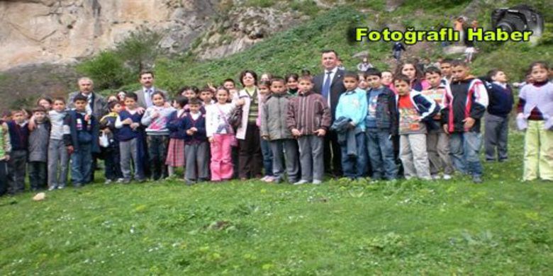 Bafra`da Öğrenciler Doğada Ders İşlediler - Bafra`da yaptıkları çevre çalışmaları ve kurdukları Doğa Kulübü ile ismini duyuran Bafra Ticaret Sanayi Odası İlköğretim Okulu faaliyetlerine devam ediyor.