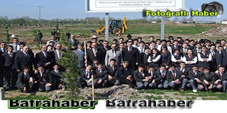 Bafrada 100. Yıl Anı Parkına Fidan Dikimi Sürüyor - Bafra`ya yüzyılın en büyük parkını kuruyoruz sloganıyla yola çıkan Bafra Belediyesi Cumhuriyet 100.Yıl Anı Parkı`na Fidan dikilmeye devam ediyor.