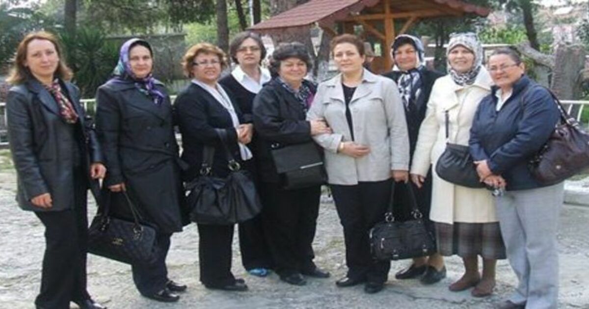 Bafra Mhp Kadın Kolları Huzurevini Ziyaret Etti