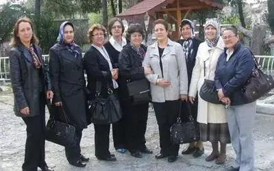 Bafra Mhp Kadın Kolları Huzurevini Ziyaret Etti