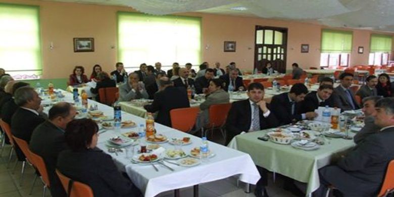Bafra Belediye BaşkanıŞahin`den Okul Müdürlerine Çağrı - Şahin, Bafra Belediyesince düzenlenen Resim yarışması başta olmak üzere İlçe genelinde düzenlenen etkinlere Okulların gösterdiği ilgiden dolayı Okul Müdürlerine teşekkür ederek, benzer organizasyonlara katılım konusunda çağrıda bulundu.
