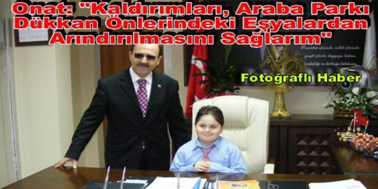 Şahin Makamını Onat`a Bir Günlüğüne Bıraktı - 23 Nisan Ulusal Egemenlik ve Çocuk Bayramı dolayısıyla sembolik olarak gerçekleştirilen makam devir teslimde, Gazi İlköğretim Okulu öğrencisi Onat Kurt Başkanlık makamını Zihni Şahin`den devralarak, Bafra`nın yeni Başkanı oldu.
