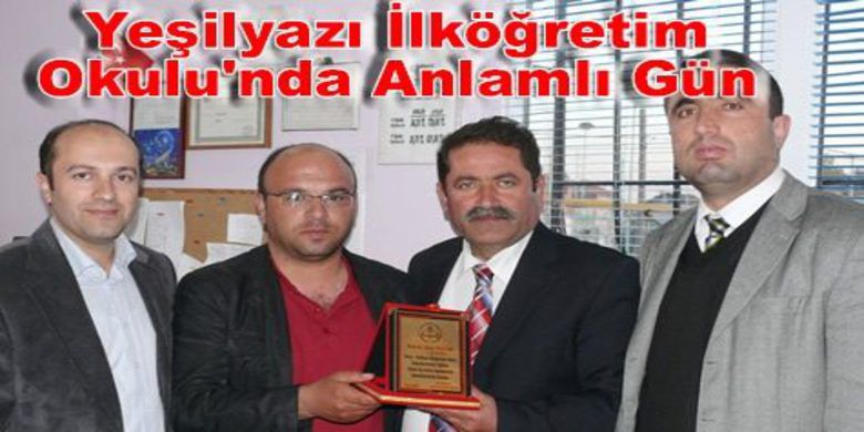 Bafra Yeşilyazı İ.ö.o.`dan İşadamınaPlaket Ve Teşekür Belgesi - Yeşilyazı İlköğretim okuluna maddi ve manevi destekte bulunan hayırsever işadamı Aziz Nacak`a okul müdürü ve öğretmenleri tarafından düzenlenen törenle plaket ve İlçe Milli Eğitim Müdürlüğünün teşekkür belgesi verildi.