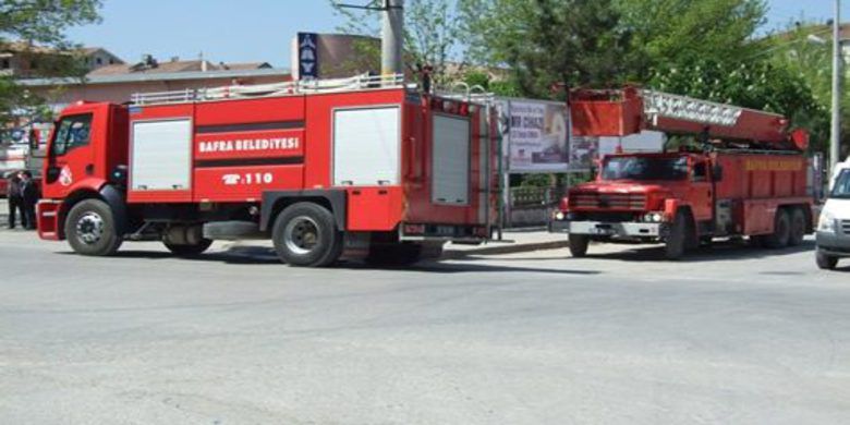 Baca Yangını Paniğe Neden Oldu - Bafra`da bir lokantaya ait bacada meydana gelen yangın paniğe neden oldu.