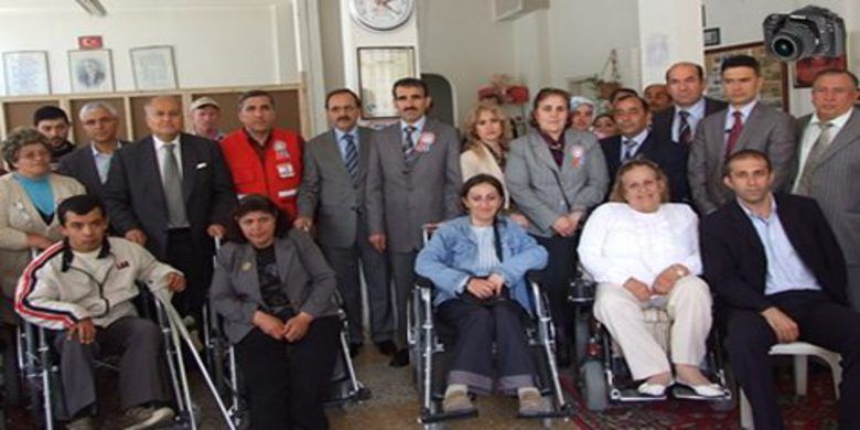 Türk Kızılayı Bafra Şubesi 37 Engelliyi Sevindirdi - Türk Kızılay Genel Merkezi tarafından gönderilen 37 Engelli Aracının Dağıtım Töreni Yapıldı.