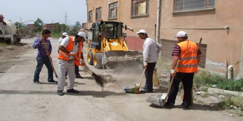 Bafra Büyük Sanayide Hafta Sonu Temizliği - Bafra Belediyesi Temizlik İşleri Müdürlüğü Pazar günü Büyük Sanayi Sitesinde Temizlik çalışmalarını gerçekleştirdi.