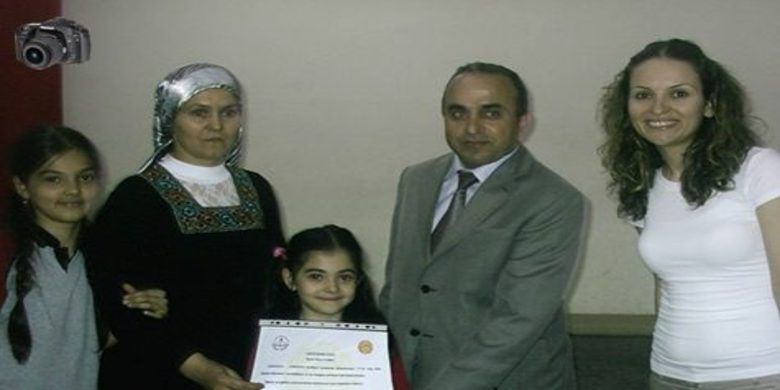 İsmet İnönü İlköğretim Okulu`nda Aile Eğitimi - Bafra İsmet İnönü İlköğretim okulu`nda `Aile Eğitimi` semineri tamamlayan ailelere sertifikaları verildi.