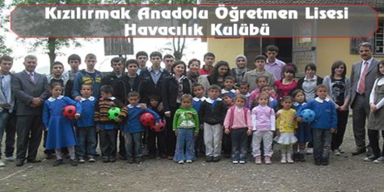 Havacılar Azay İlköğretim Okulunda - Kızılırmak Anadolu Öğretmen Lisesi Havacılık Kulübü, Toplum Hizmeti etkinliklerinde bu kez de İlçemizde bulunan Azay Köyü Azay İlköğretim Okulunu ziyaret ederek öğrencilerle güzel vakit geçirdiler.