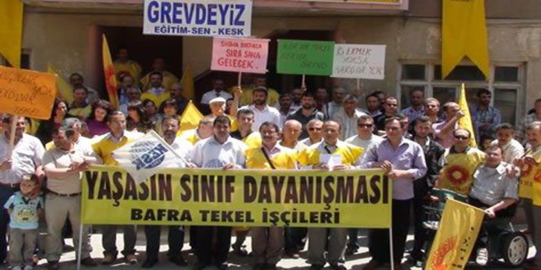 İşçi Memur El Ele Grevde - KESK ve Eğitim Sen üyeleri bugün tüm Türkiye de güvencesizliğe ve esnek çalışma uygulamalarına karşı greve gittiler ve çalışmadılar.
