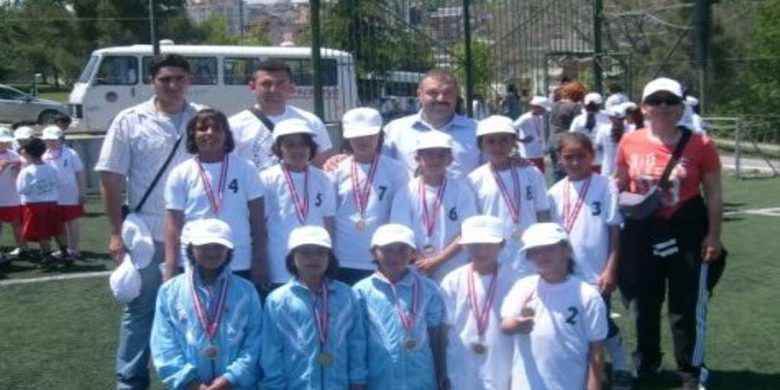 Aktekke Yibo Minikler Voleybol Şenliğinde - Aktekke YİBO Samsun`da düzenlenen Minikler Voleybol Şenliğine katıldı.