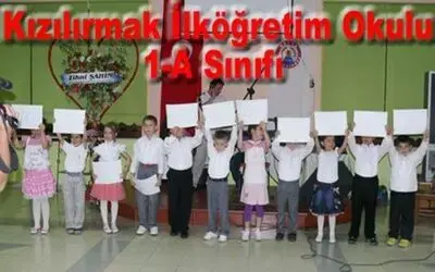 Minik Öğrencilerden Yıl Sonu Etkinliği