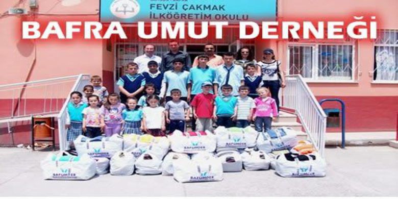 Öğrencileri Sevindirmeye Devam Ediyor - Bafra Umut Derneği Fevzi Çakmak İlköğretim Okuluna giysi yardımlarında bulundu,