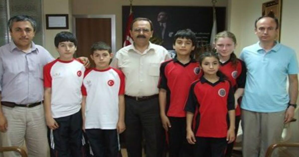 Başkan`dan Şampiyon Badmintonculara Altın