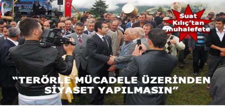 Suat Kılıç Yakakent`te Muhalefete Yüklendi - AK Parti Grup Başkanvekili ve Samsun Milletvekili Suat Kılıç, Yakakent ilçesinde birlik ve beraberlik mesajı vererek,