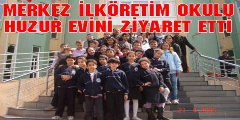Öğrencilerden Huzur Evine Ziyaret - Merkez ilköğretim okulu 5/A sınıf öğretmeni Seher Demir, öğrenci velileri ve okul aile birliği başkanı ile beraber Bafra 75.yıl huzur evine ziyarette bulundu.